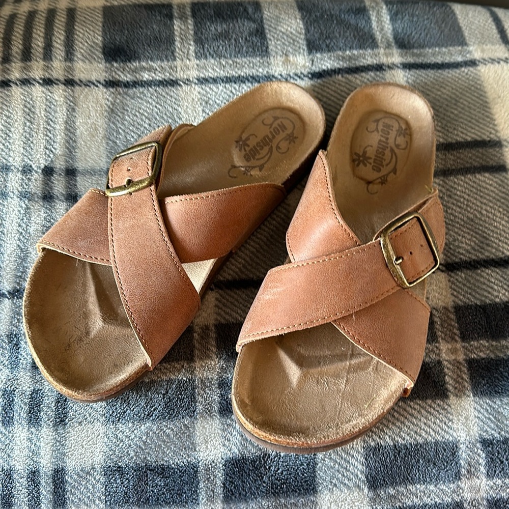 Northside Footbed sandal Sz 6